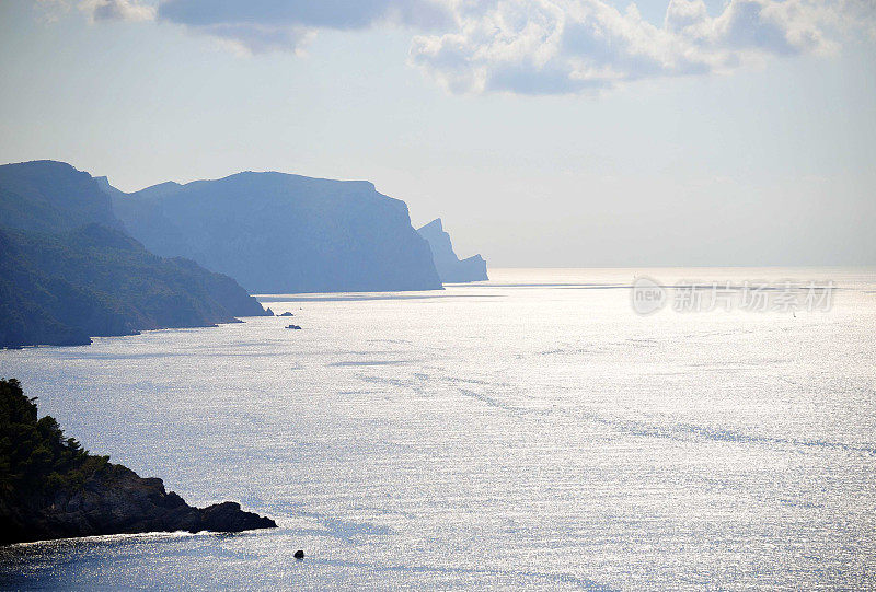 西班牙巴利阿里群岛，马略卡岛，大气悬崖海岸线