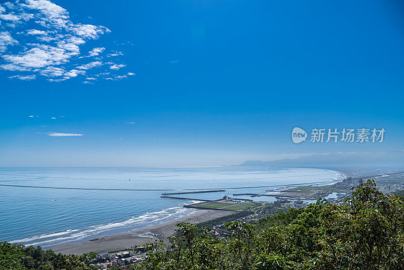 在台湾宜兰，沿海地区的海景很有特色。