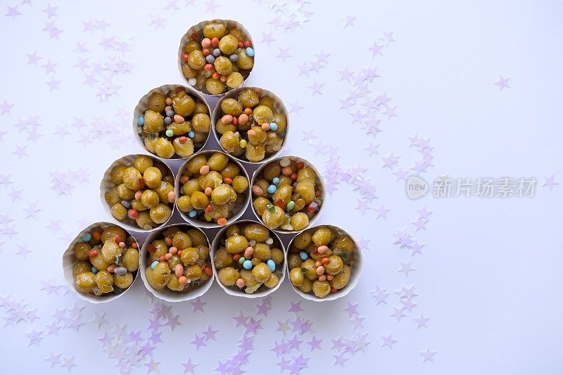 典型的圣诞糖果的组成称为Struffoli