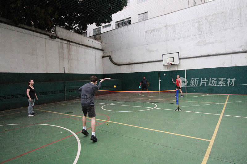 玩pickleball