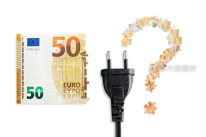 有电源插座的白色背景的欧元纸币。能源危机和昂贵的电力、天然气价格。暖气费、煤气费和电费都很贵