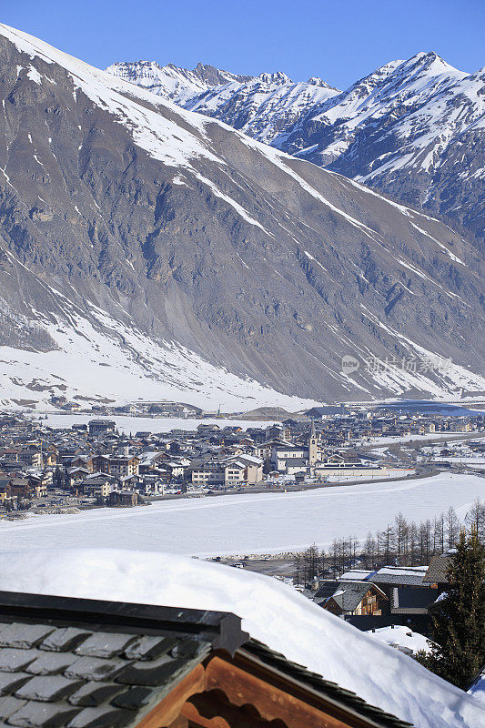 意大利的阿尔卑斯山滑雪场。滑雪胜地Livigno。意大利、欧洲。