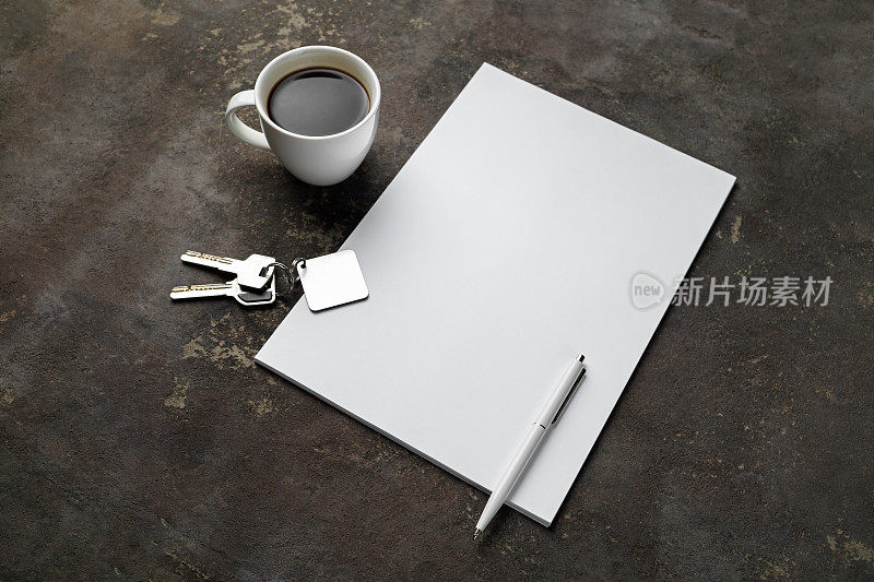 信头，咖啡杯，钥匙，钢笔