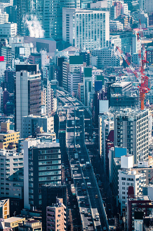 俯视东京，日本高速公路和建筑