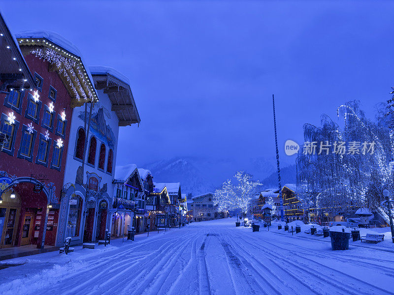 美国华盛顿州莱文沃斯镇下雪的早晨