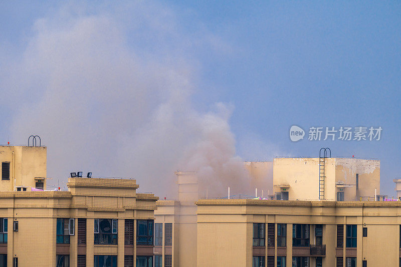 高层住宅楼着火了