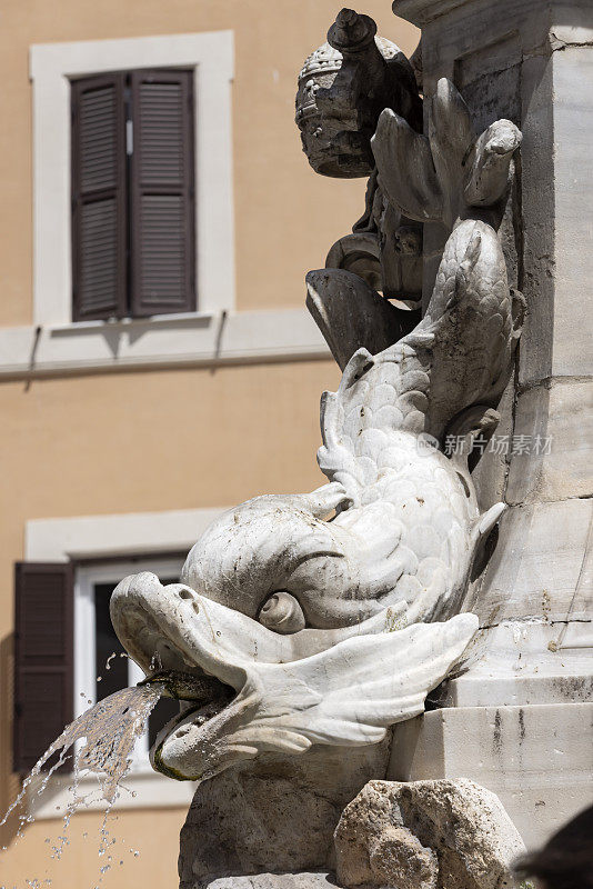 意大利城市罗马万神殿前喷泉的细节