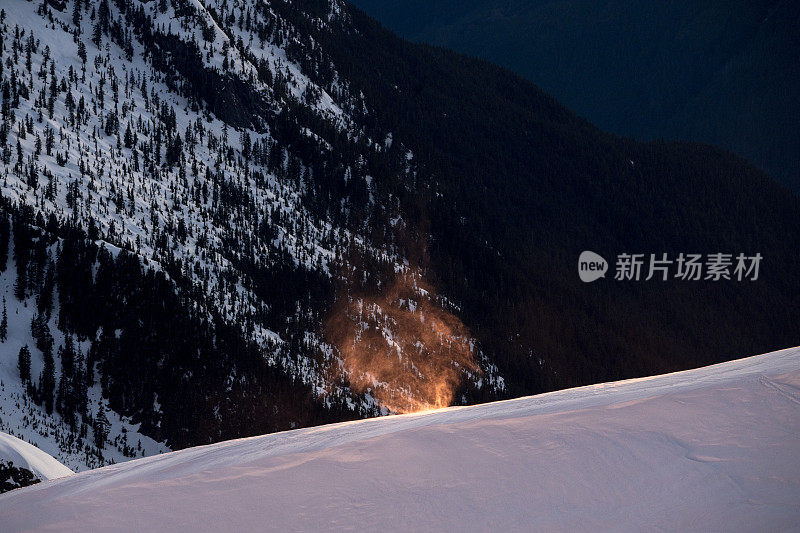 山峰上的高山辉光