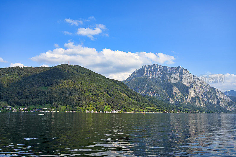 特劳恩湖和山脉在上奥地利的景观