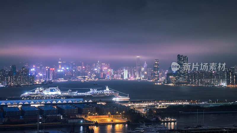 香港启德邮轮码头公园，以中环为背景