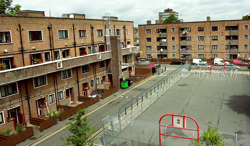 伦敦郊区街头篮球场
