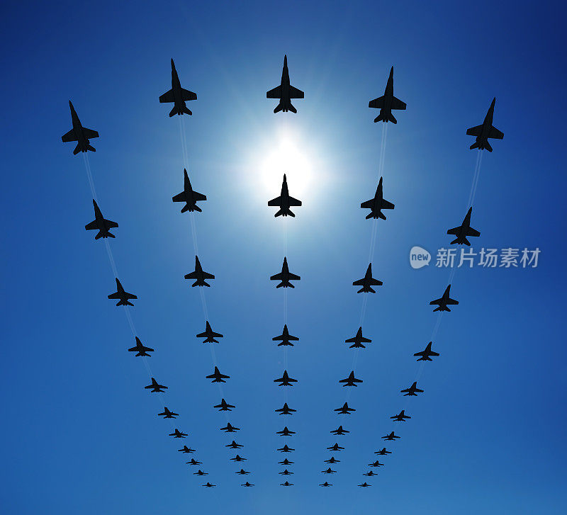 F18在天空中剪影