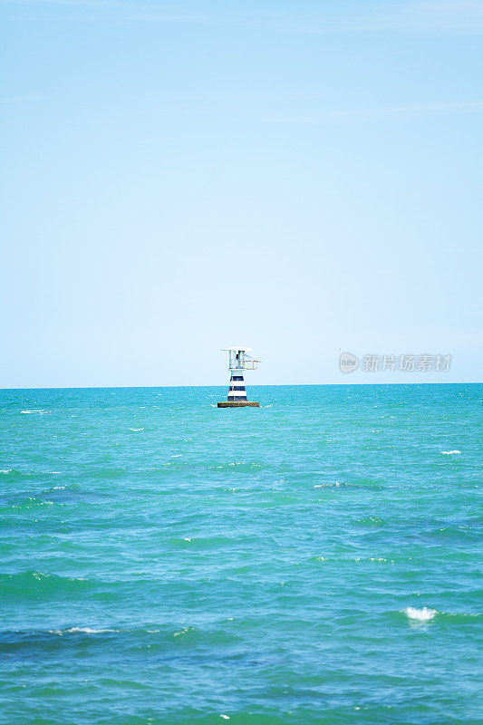 华欣海滩海上的小灯塔