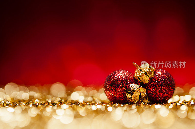 闪闪发光的圣诞-灯散焦装饰金红