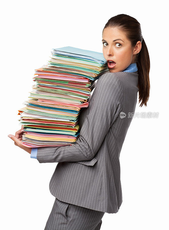 携带一堆工作文件的女性主管——孤立的