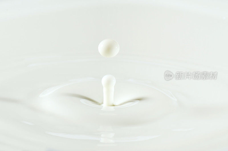 牛奶滴或白色液体滴
