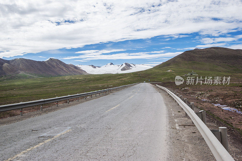 意为高速公路的背景