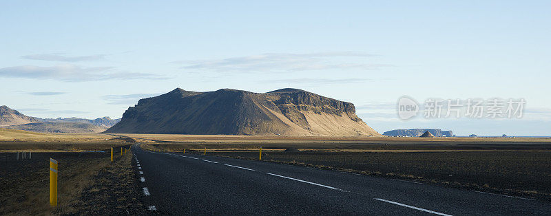 冰岛南部的平顶山。