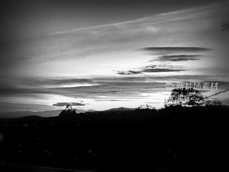 2015年，加州雷丁日落的黑白照片