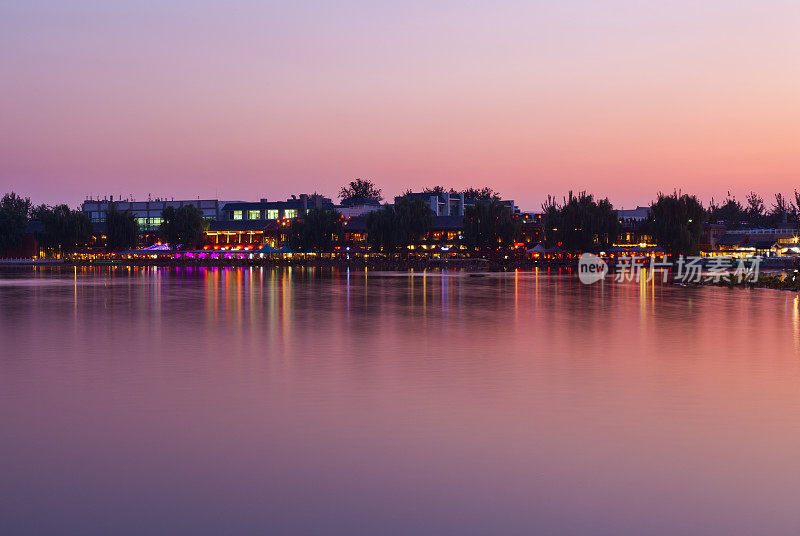 北京后海夜景，日落。