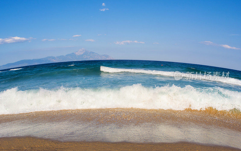 海滩上的波浪