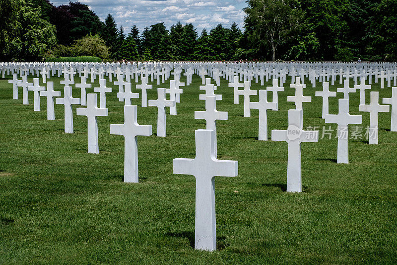 白色大理石墓碑在美国公墓和纪念(第二次世界大战)在亨利chapelle，比利时