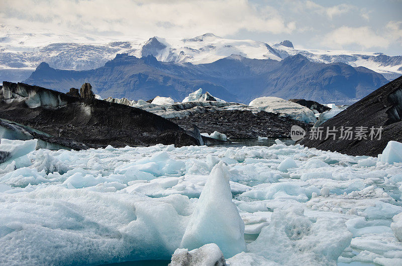 冰岛Jokulsarlon礁湖冰山