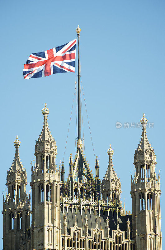 英国国旗飘扬在伦敦威斯敏斯特宫