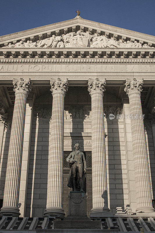 密苏里州议会大厦的托马斯·杰斐逊雕像