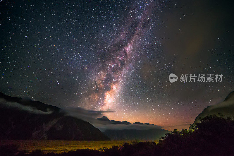库克山国家公园上空的银河