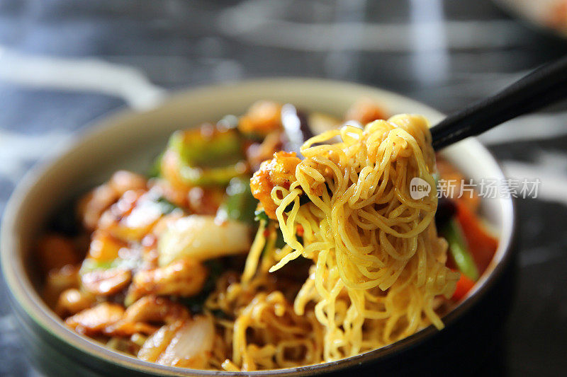 鸡肉花生面条——中国菜