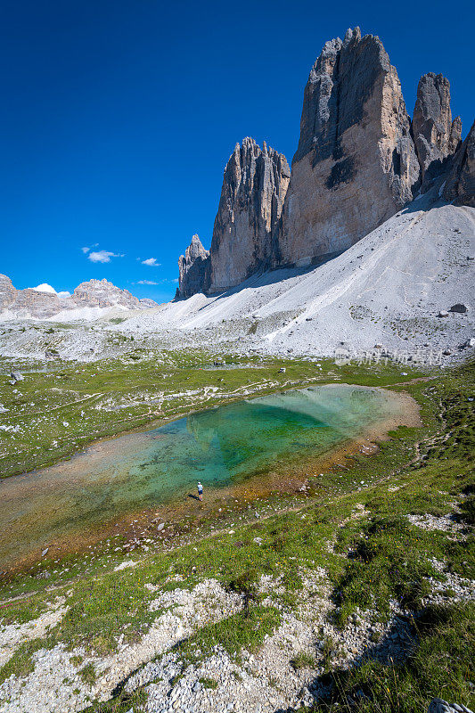 意大利欧洲阿尔卑斯山Dolomites区拉瓦雷多冰城北侧的小湖