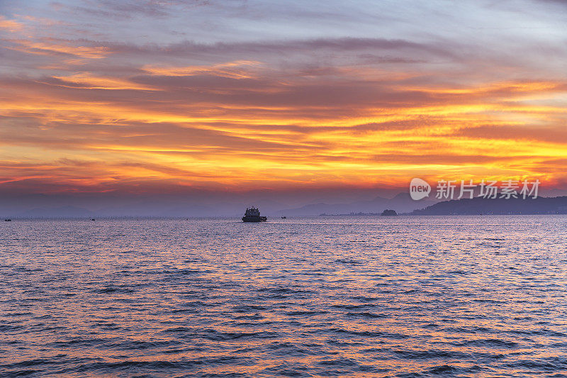乐清湾日落海景。
