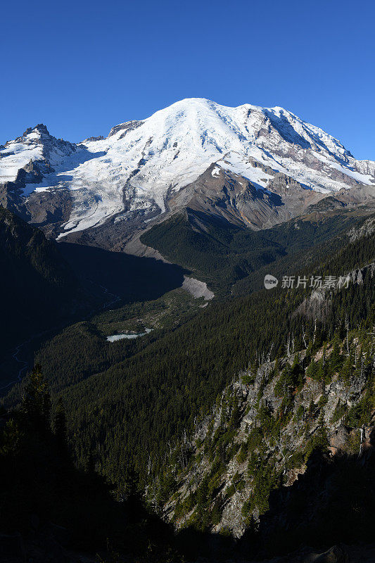 雷尼尔山火山