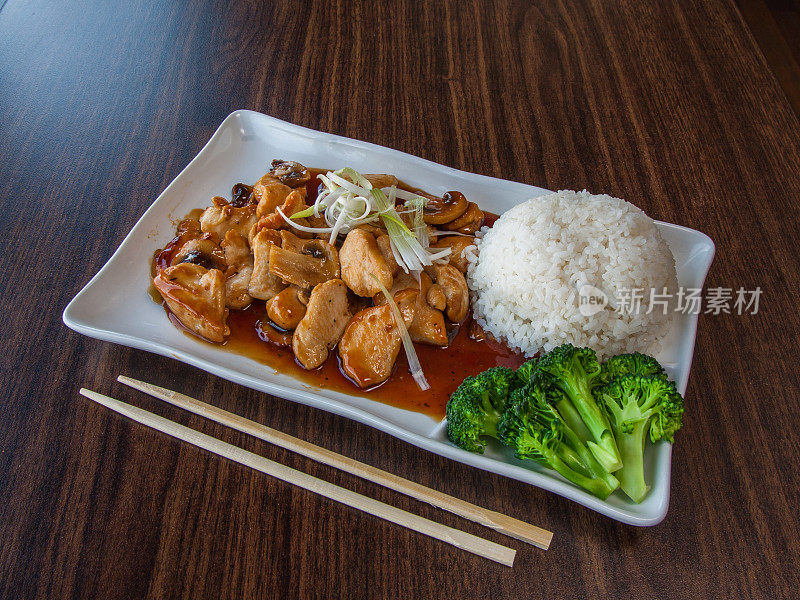 红烧花椰菜炒鸡白饭