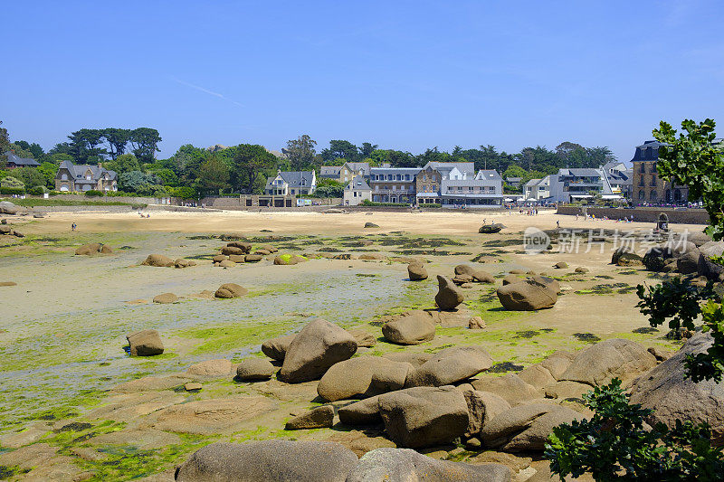 法国布列塔尼的粉红色花岗岩海岸，圣古雷海岸