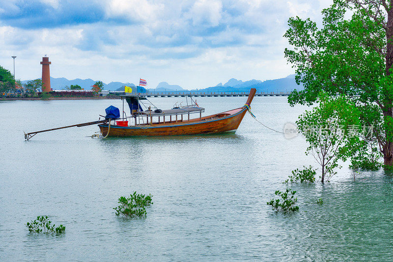安达曼海上的泰国长尾船