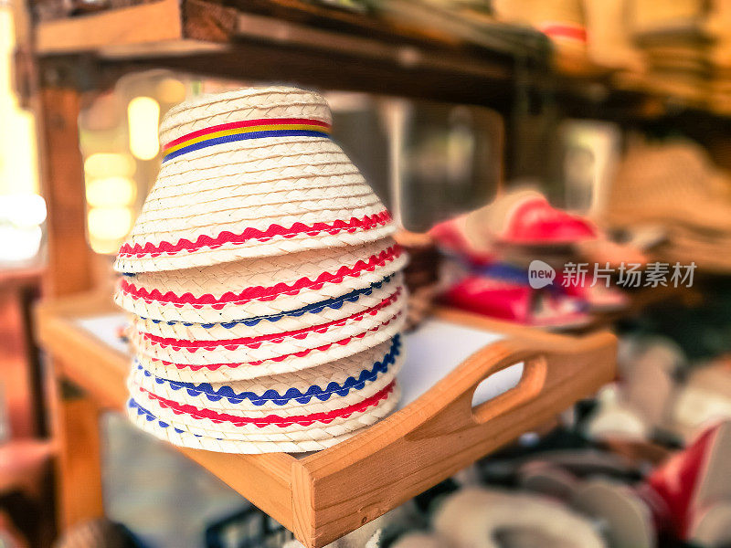 在罗马尼亚特兰西瓦尼亚出售的传统罗马尼亚帽子