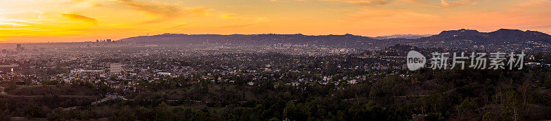 日落时从天堂公园鸟瞰洛杉矶