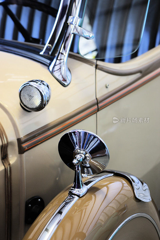 古董经典汽车车身，车轮，镜子，灯挡风玻璃