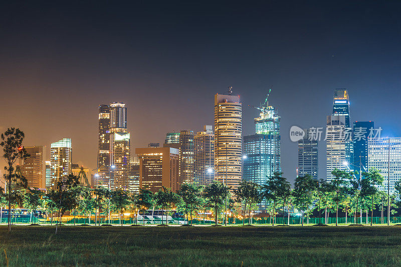 新加坡著名的滨海湾风景是新加坡滨海湾地区的一个热门旅游景点。