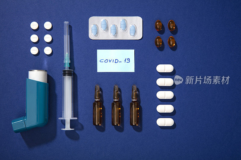 Covid-19、冠状病毒、2019-nCoV，蓝色背景的医疗设备