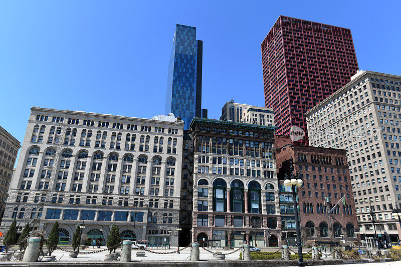伊利诺斯州芝加哥市密歇根大道沿线的办公大楼