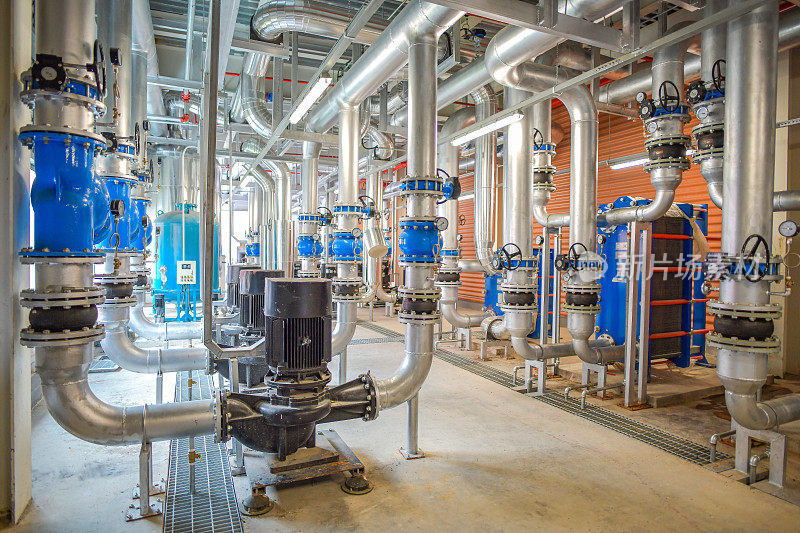 工业室内冷水机组、锅炉系统间的设备采暖系统、管道系统、水泵系统、阀门系统、压力系统等