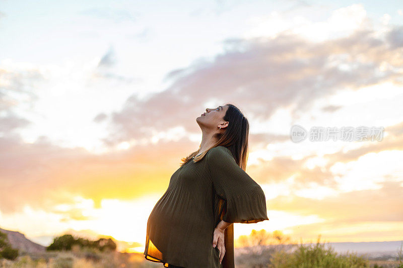 Z一代西班牙裔女性孕照拍摄孕照系列