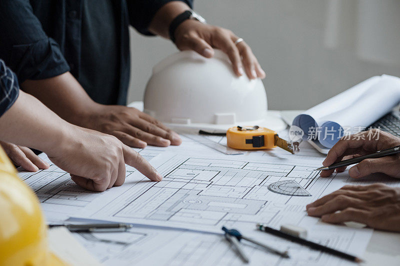 为项目团队工程师或建筑师与合作伙伴和工程工具在工作现场的模型建立和蓝图工作做总结。建筑的概念