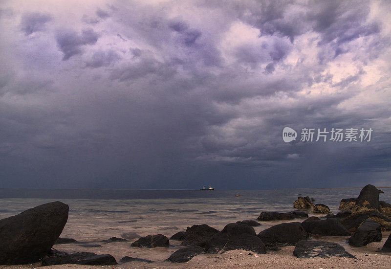 海上的云景