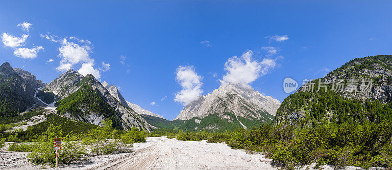 Dolomites的Oten山谷和Antelao山(意大利威尼托)