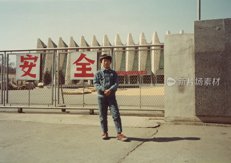 20世纪80年代中国小男孩真实生活的老照片