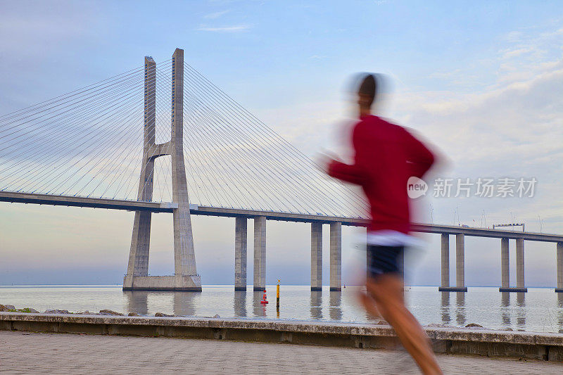 沿着塔古斯河奔跑